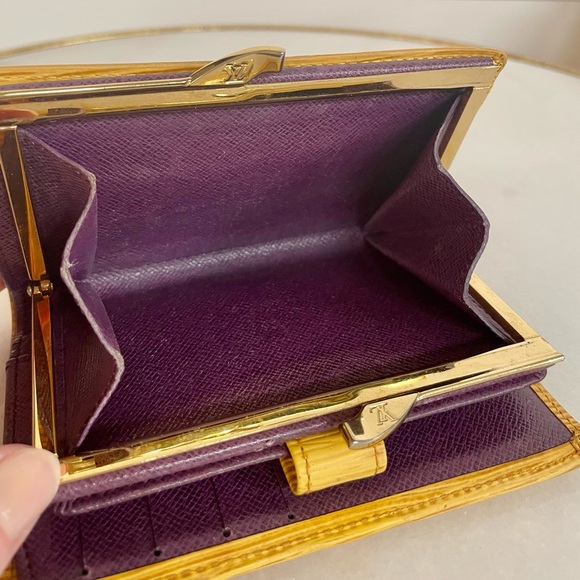 SOLD - Louis Vuitton Kisslock Wallet | LV Epi Leather Wallet - Picture 5 of 14
